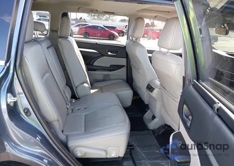 2019 Toyota Highlander Xle z USA, uszkodzony, nr VIN 5TDKZRFH7KS346367